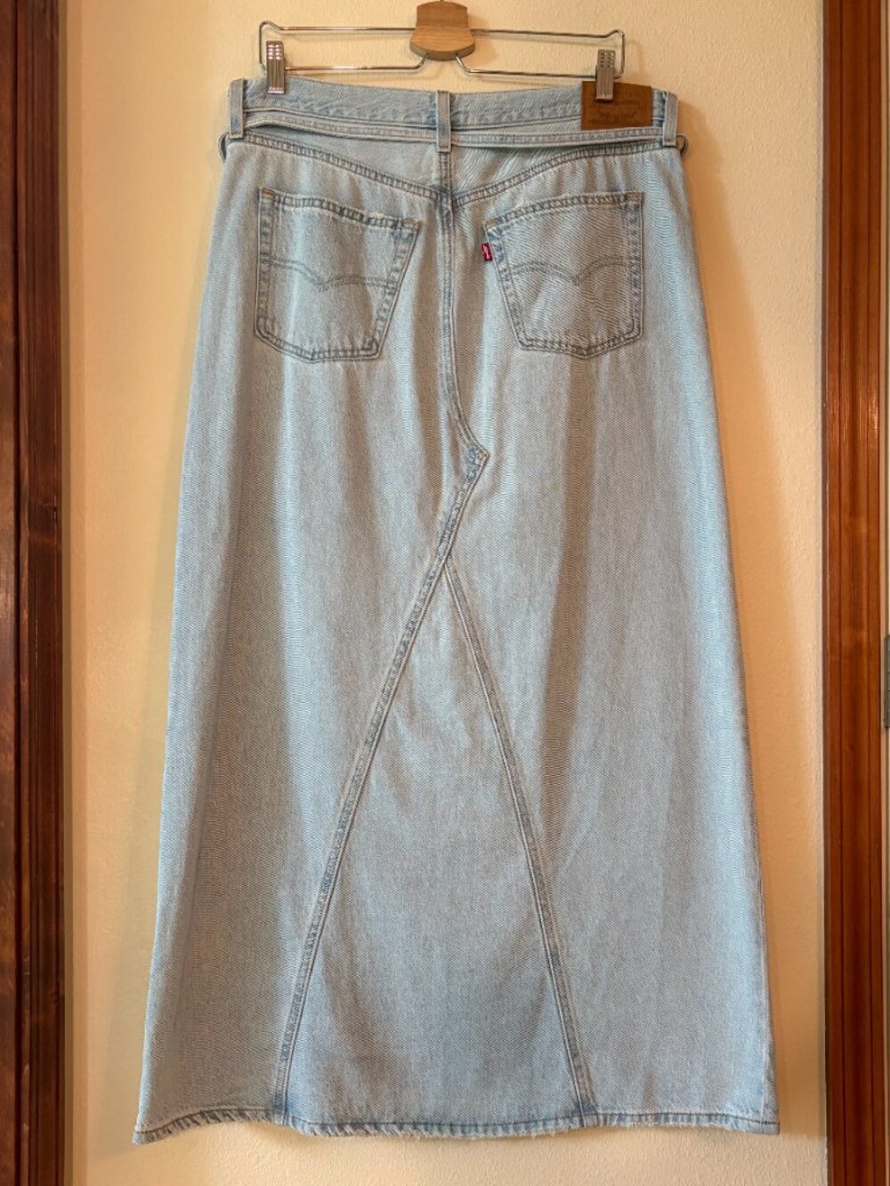 EUC Levi's Iconic Long Denim Maxi Skirt Light Wash A-Line Pockets Sz 16 Western - Picture 3 of 9